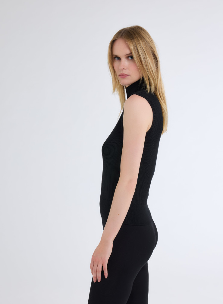 Sleeveless Sweater High-neck in Merino Wool