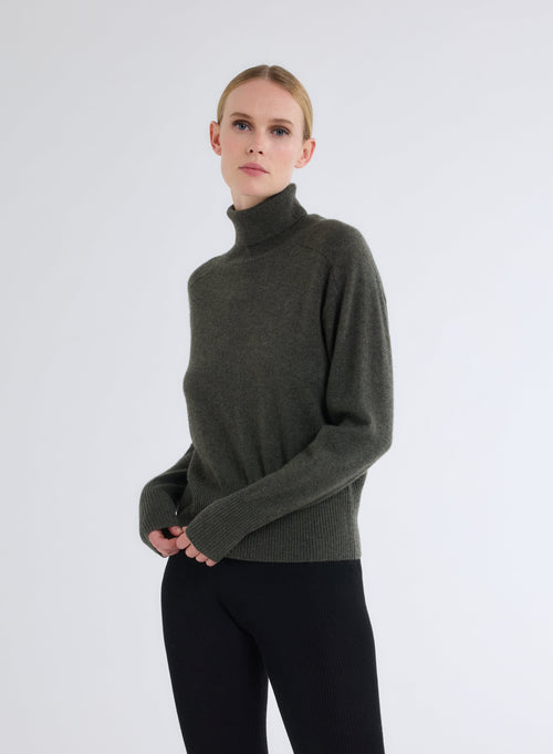 Pull Vert Col Roulé Manches Longues - MAJESTIC FILATURES