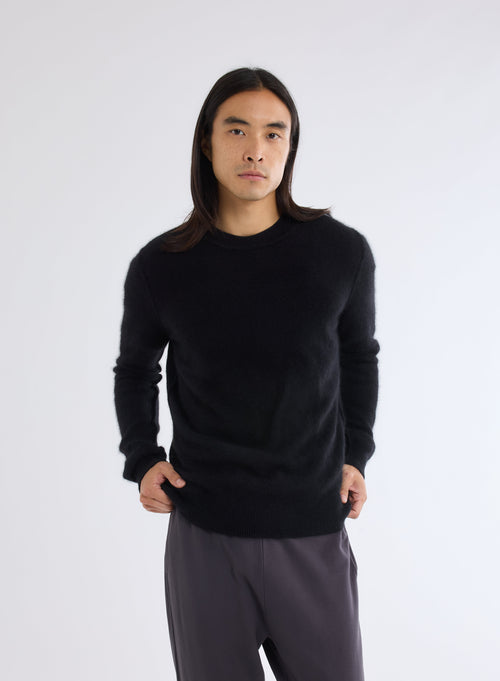 Pull Noir Col Rond Manches Longues en Raccoon et Polyamide - MAJESTIC FILATURES