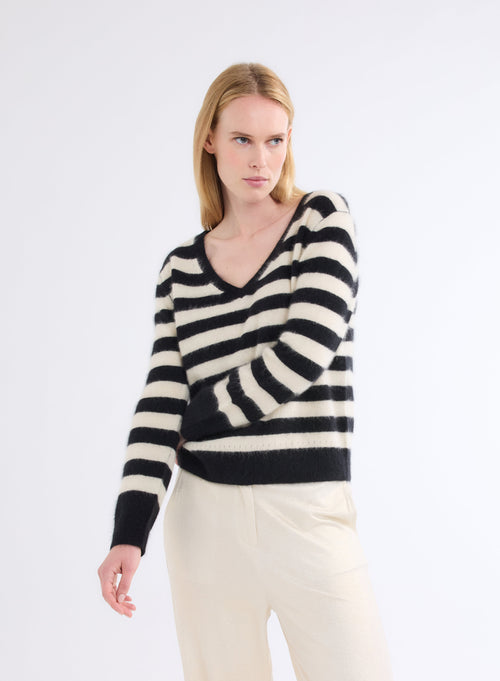 Pull Noir Col V Manches Longues - MAJESTIC FILATURES