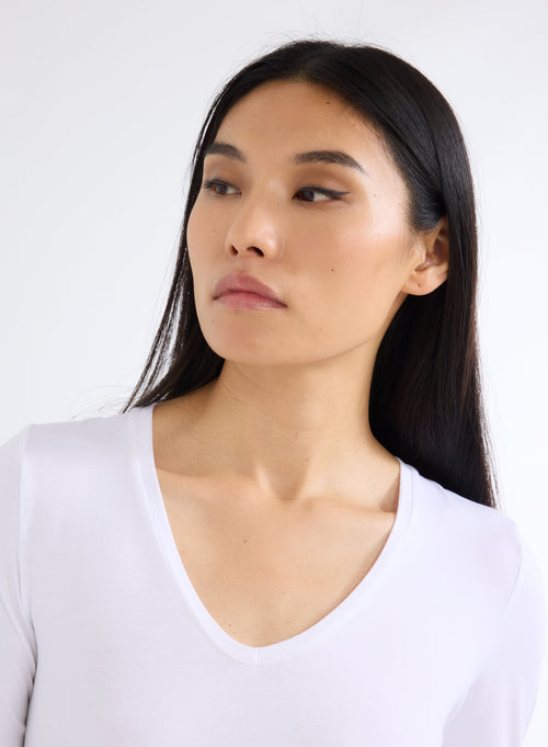 Camiseta blanca de manga larga con cuello en V de viscosa y elastano - MAJESTIC FILATURES