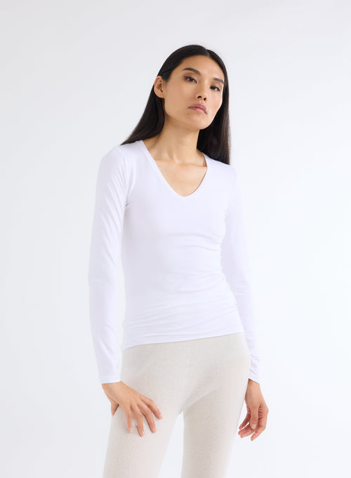 Camiseta blanca de manga larga con cuello en V de viscosa y elastano - MAJESTIC FILATURES